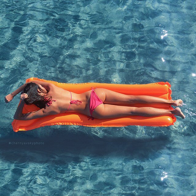 Observe: A classic pool position.