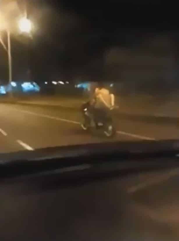 A motorist couldn’t believe what he saw that he just had to film the incident.