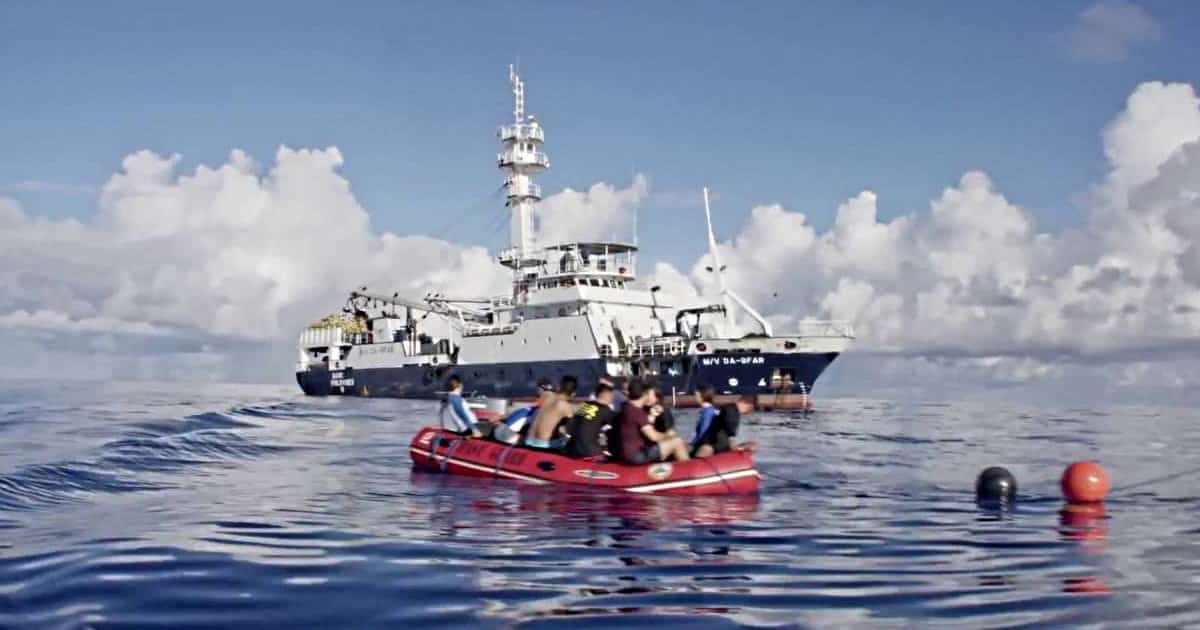 Philippine vessels are ordered not to act hostile towards Chinese ships.