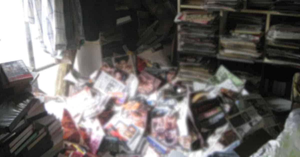 lonely-japanese-man-dies-porn-collection-featured