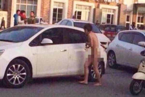 naked-cheaters-parking-lot-3