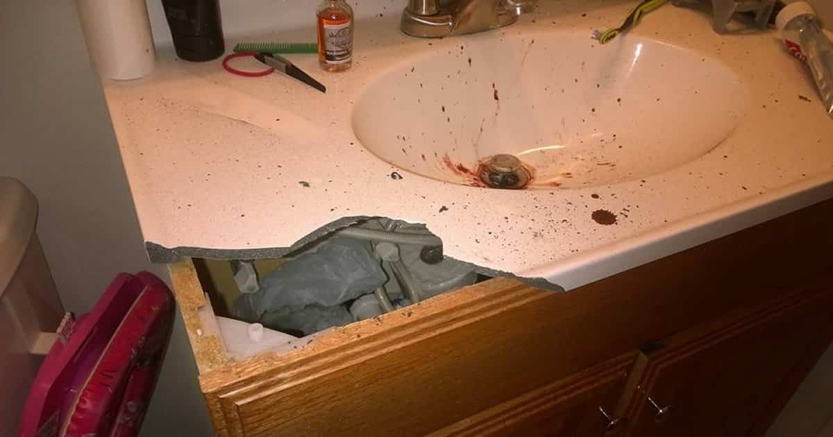 e-cigarette-explodes-face-featured