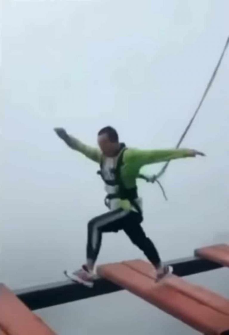 Crash Rope Bridge Safety Rope Breaks Off As Tourist Jumps 500-Foot High Bridge In China ...