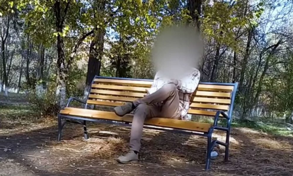 Man Who Claims To Be A Time Traveler From 2028 Gives Warning About The